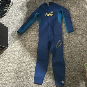 Double thickness kids wetsuit